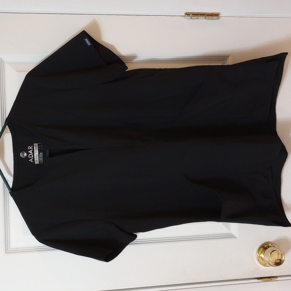 Adar large black scrub top